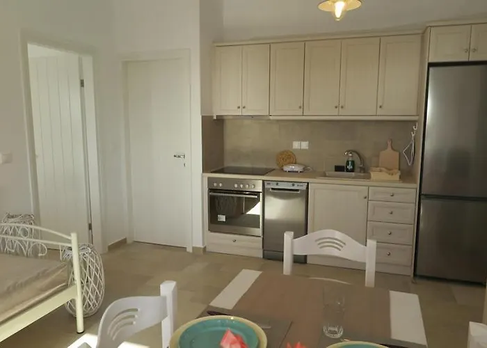 Afroditi & 3* لوغاراس