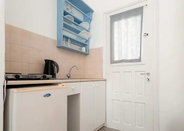 Afroditi & 3* لوغاراس