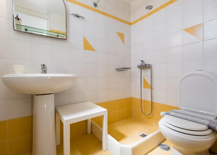 Afroditi & لوغاراس