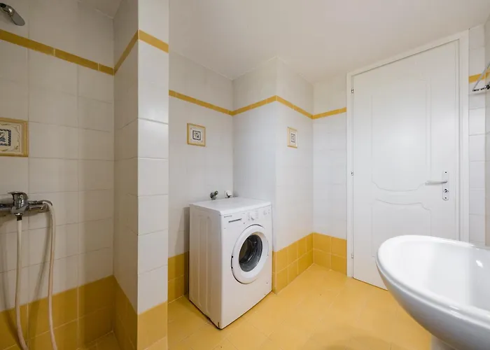 Afroditi & 3* لوغاراس