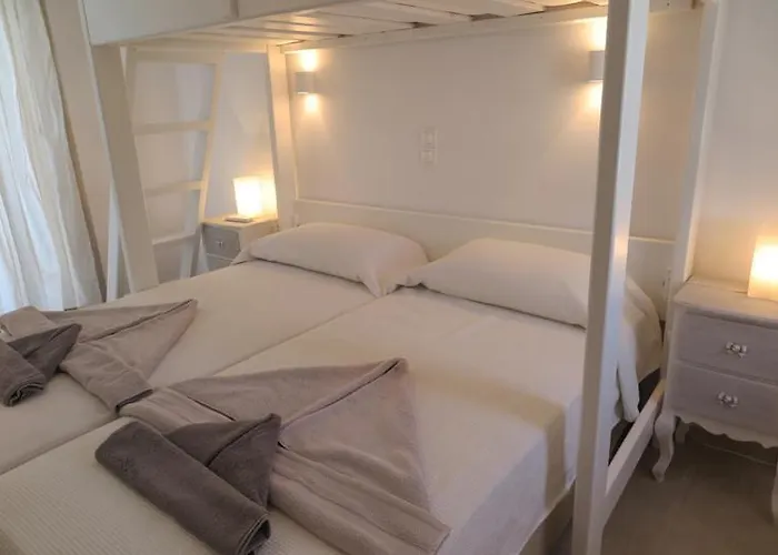 Afroditi & Aparthotel Logaras