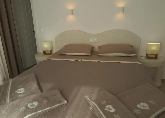 Afroditi & Aparthotel Logaras